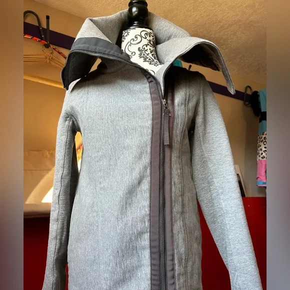 Lululemon jacket - Picture 5 of 5